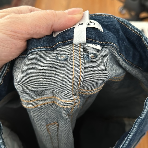 GOOD AMERICAN | Good Waist Crop Jeans - Picture 13 of 14